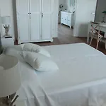 Апартаменты Fly On The Sea
