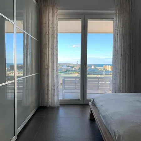 Apartment Fly On The Sea *